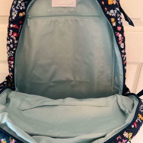 VERA BRADLEY Essential Large Backpack - scattered Flower’s - Picture 5 of 10